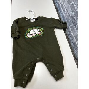 Nike‎ romper